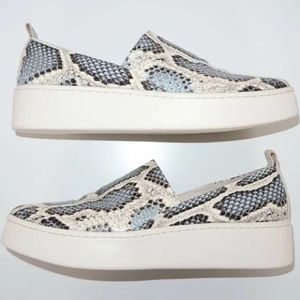 VINCE Saxon 2 Sneaker Flat Snake Gray/blue Taupe Slip-on